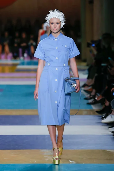 Look 13